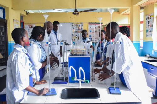 Well-Equiped Chemistry Lab 